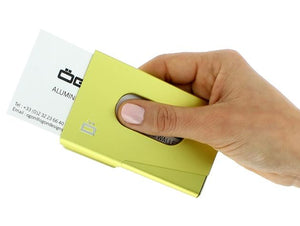 Ögon Design. One Touch visittkort holder i aluminium lime-grønn