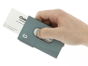 Ögon Design. One Touch visittkort holder i aluminium platiniums farget